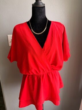 ANDREE BY UNIT Red Short Sleeve Peplum Top